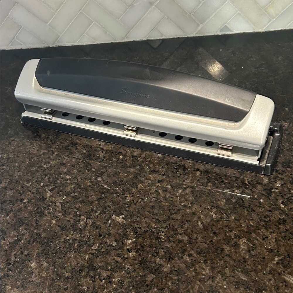 Swingline Precision Pro Top 3 Hole Puncher silver, and black